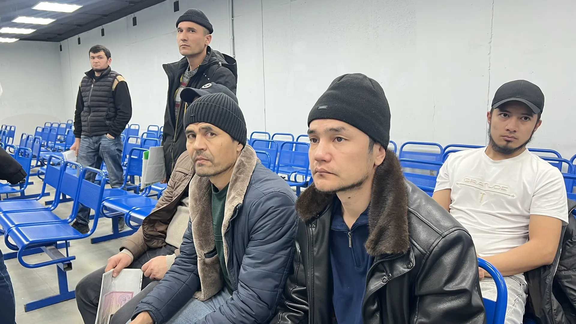 Жить по законам России. 80 иностранным гражданам, работающим в Дагестане, разъяснили правила пребывания на территории страны